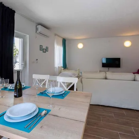 Apartment Studio In 39420 Crikvenica
